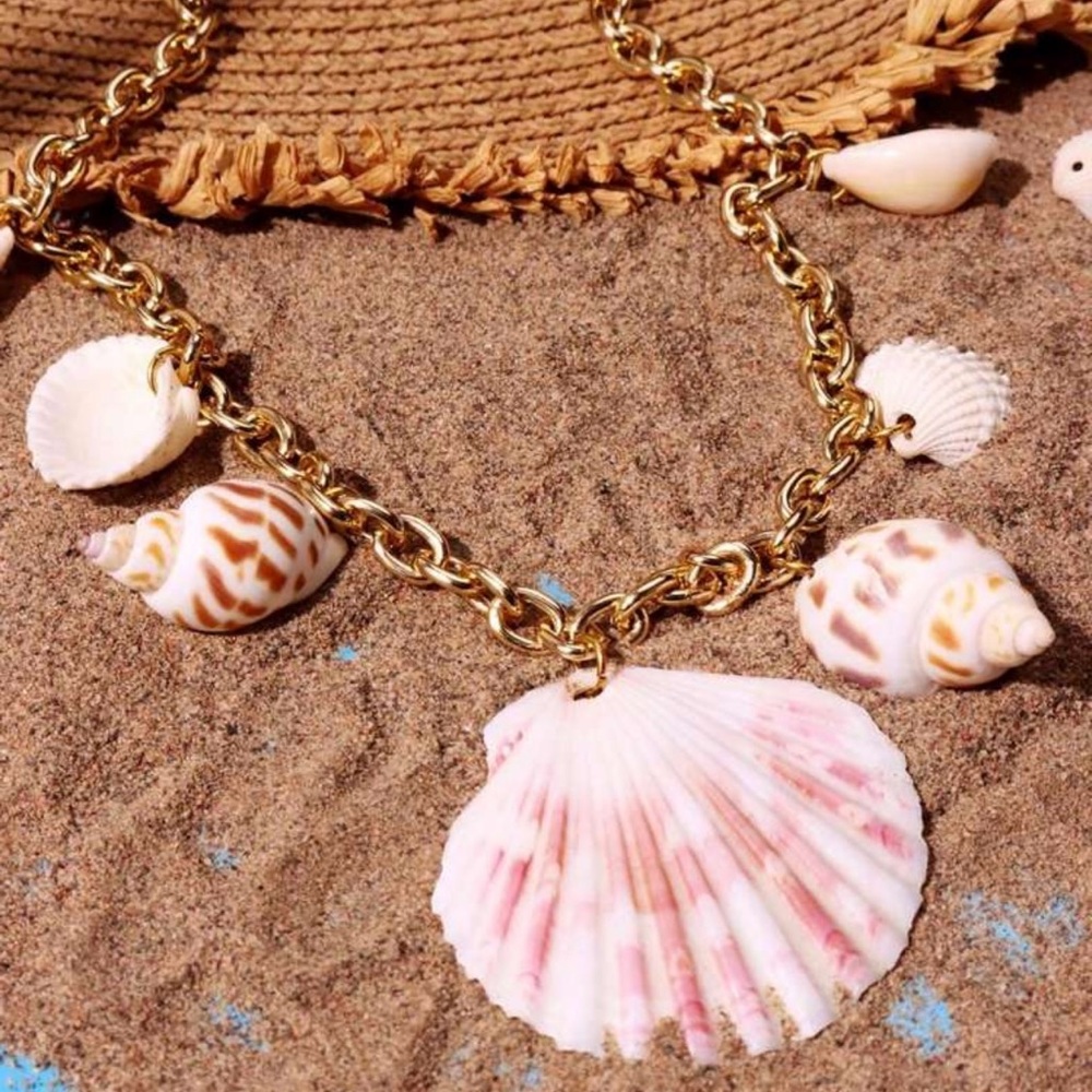 Striped Scallop Aquatic Shell Medley Tiger Conch Cowrie Cockle Streaked Necklace - Picture 2 of 6